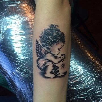 Tiernos tatuajes de angeles bebes para mujeres